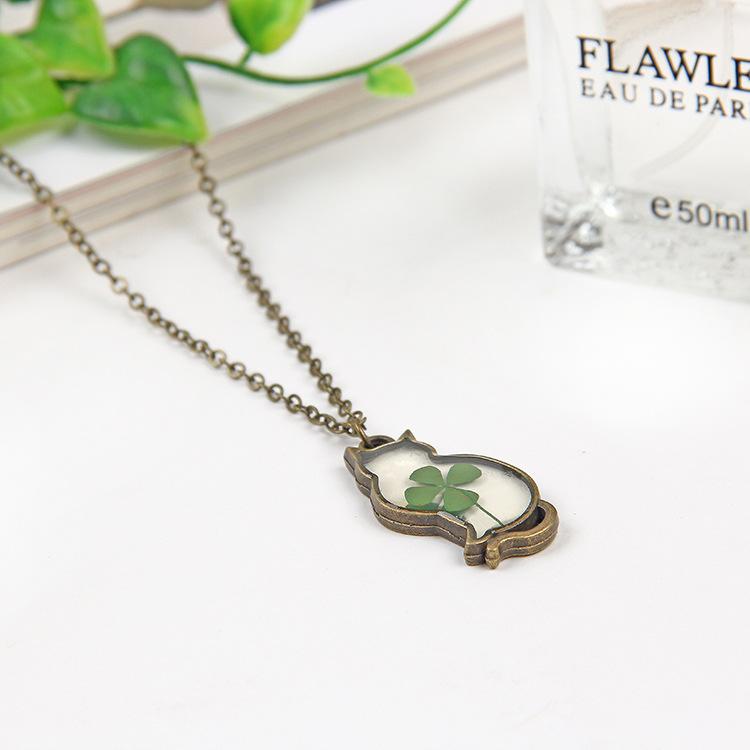 Retro Cat  Design with Natural Dried Flower Necklace